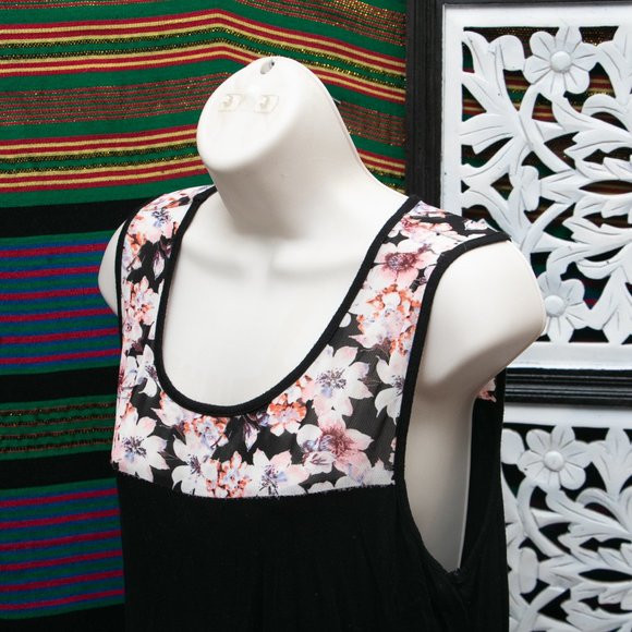 Black top with flower neckline - Picture 2 of 5